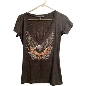 Hot Leathers Biker Tee Shirt, Women’s Medium, 2017 Sturgis! Gray Eagle V-Neck